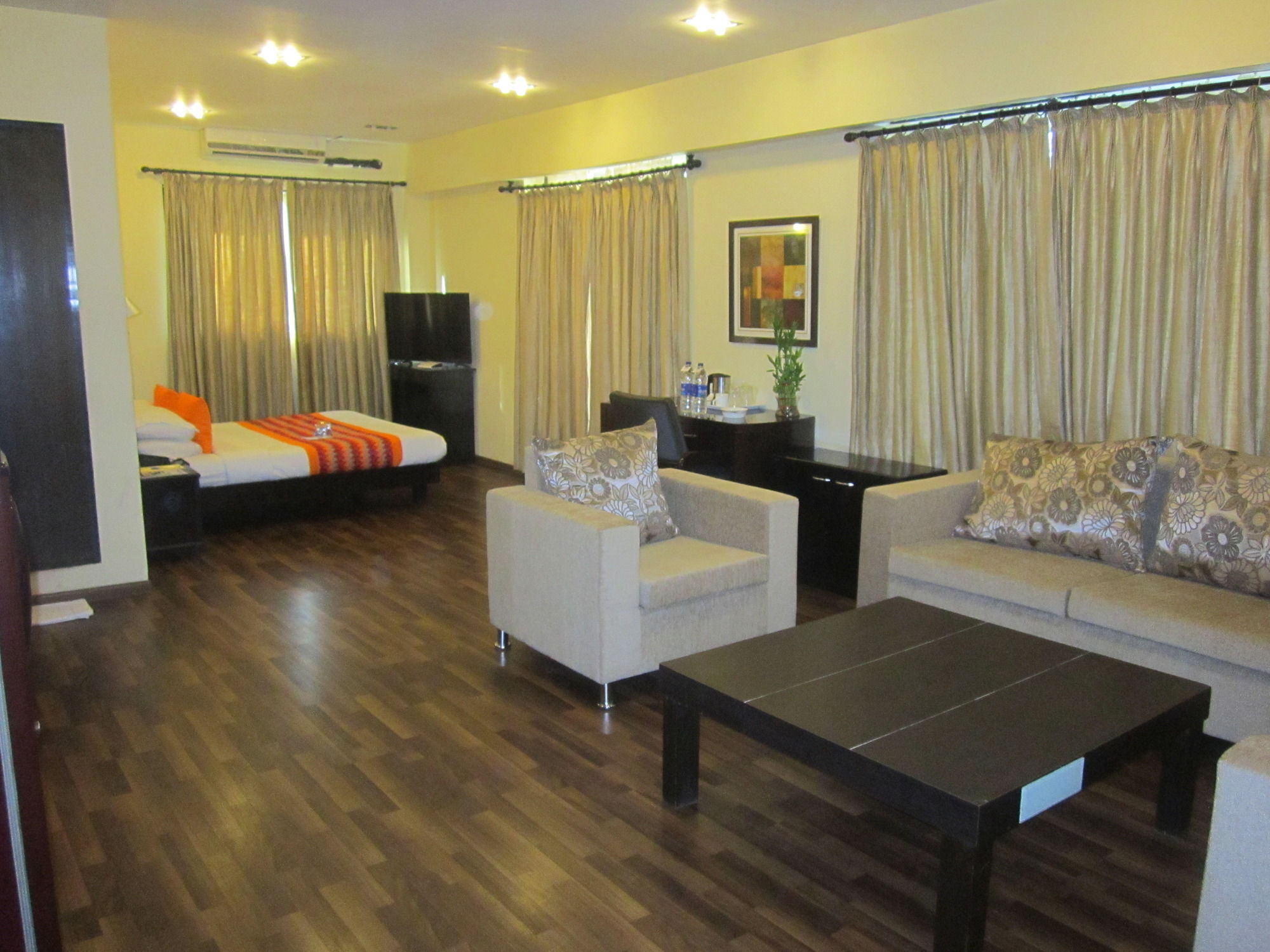 Hotel Orritel West Bombay Esterno foto