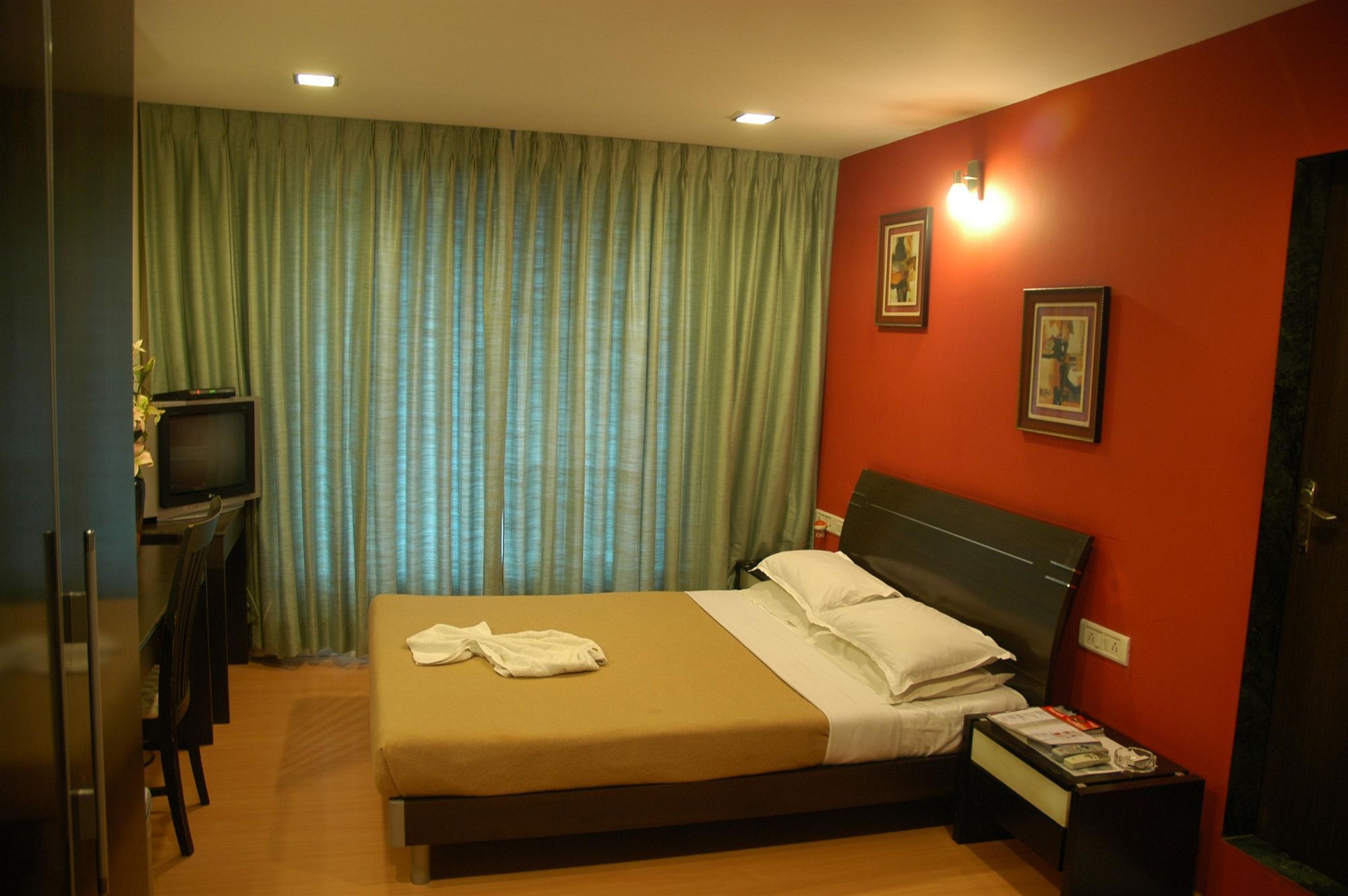 Hotel Orritel West Bombay Esterno foto